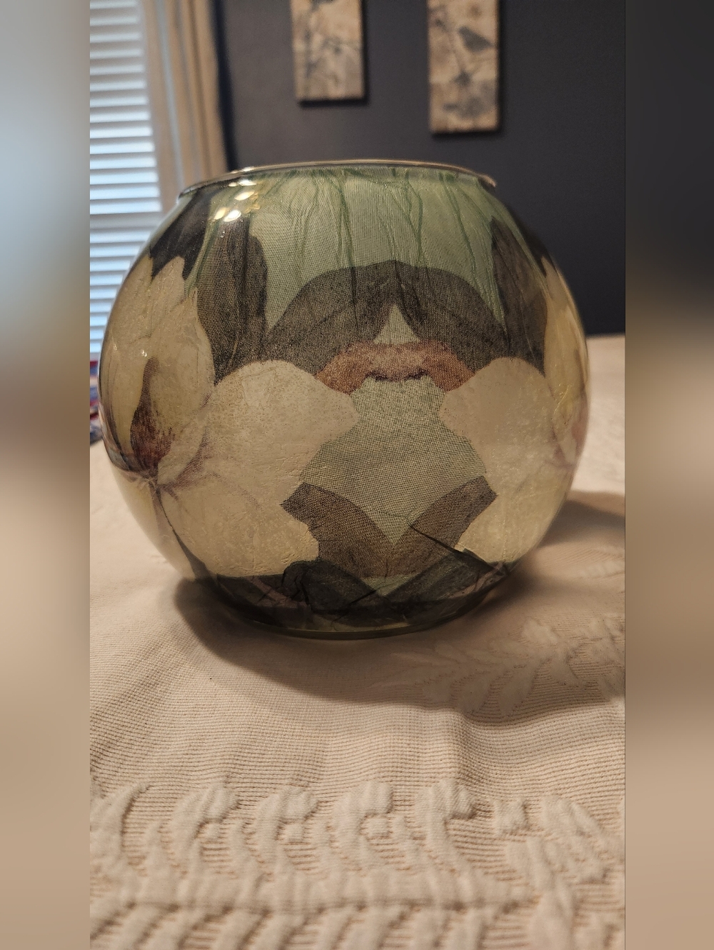 Romance Light Decorative Glass Floral Globe Vase in Green and White
